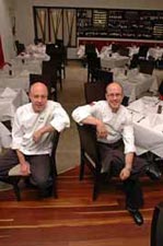 RESTAURANTE CRITERION Y SUS DOS PROPIETARIOS