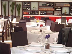 RESTAURANTE CRITERION DE BOGOTA: VISTA PANOR�MICA DEL COMEDOR PRINCIPAL