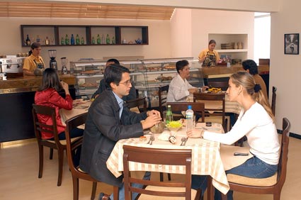 Vista del segundo piso de Sucr� Patisserie, el sal�n de t� m�s agradables de Bogot�